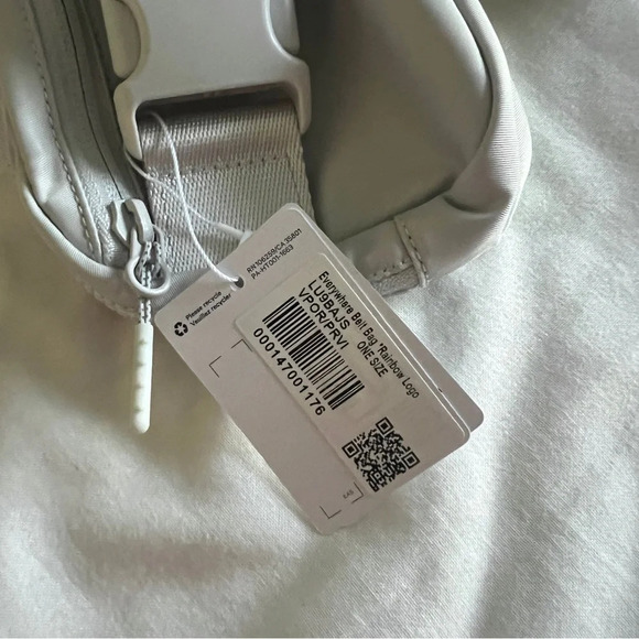 🆕 Lululemon Everywhere Belt Bag - Vapor Persian Violet - Picture 4 of 5